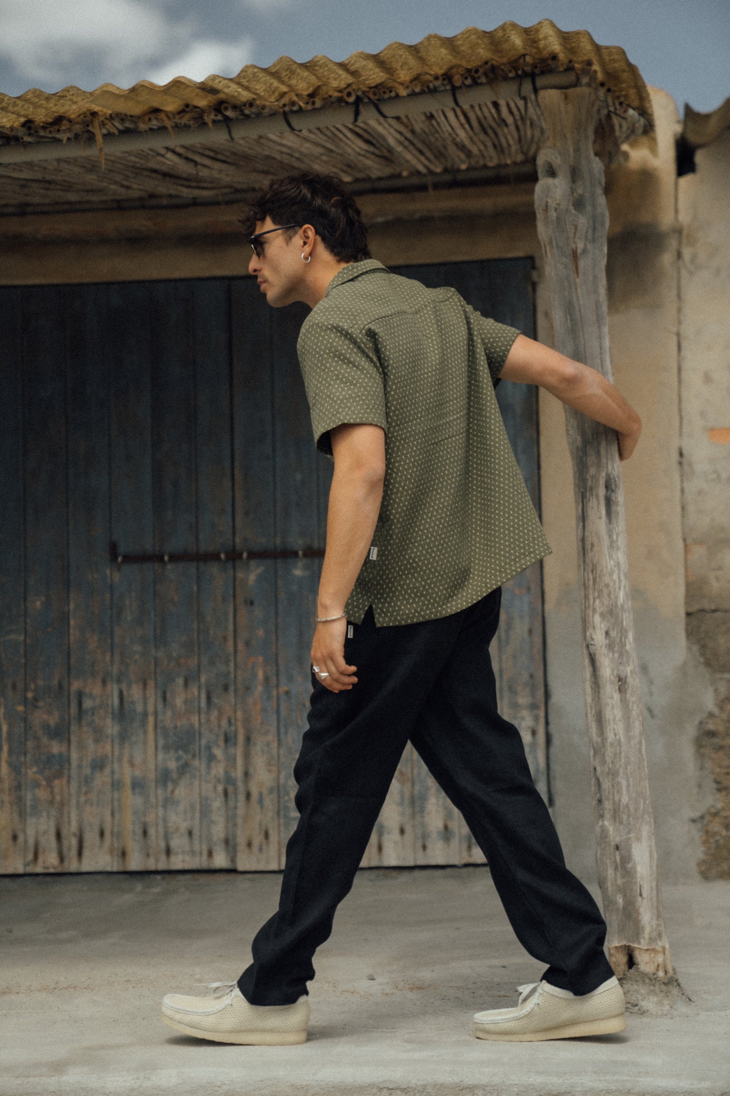 RELAXED LINEN TROUSERS - BLACK