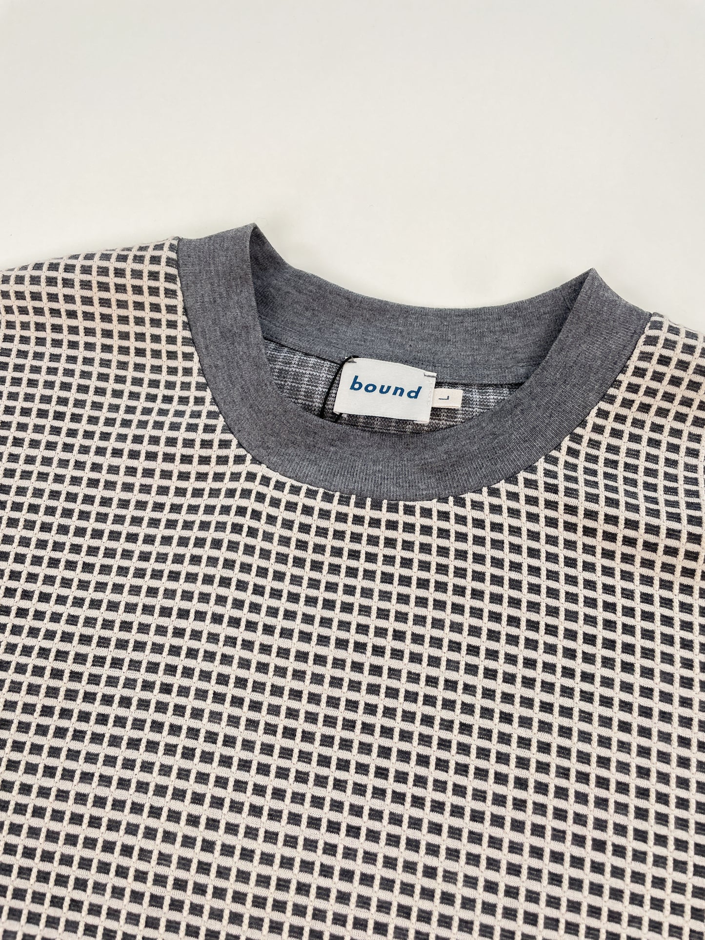 RAISED SQUARE JACQUARD TEE - GREY