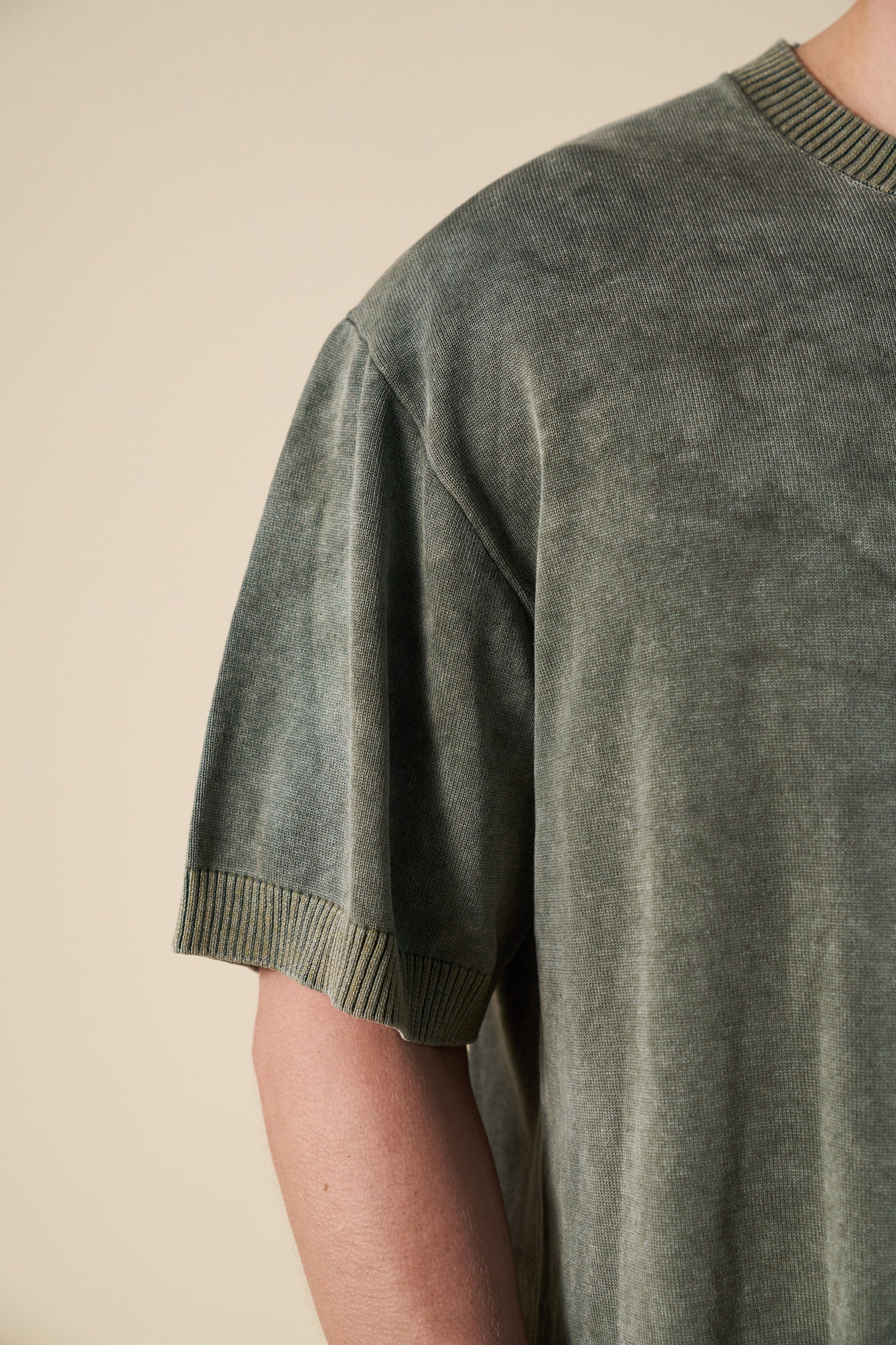 ACID WASH KNIT TEE - MOSS GREEN