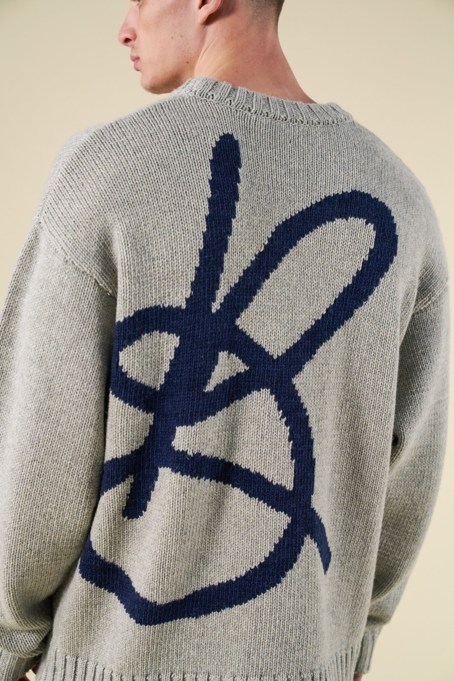 SIGNATURE INTARSIA KNIT SWEATER - GREY