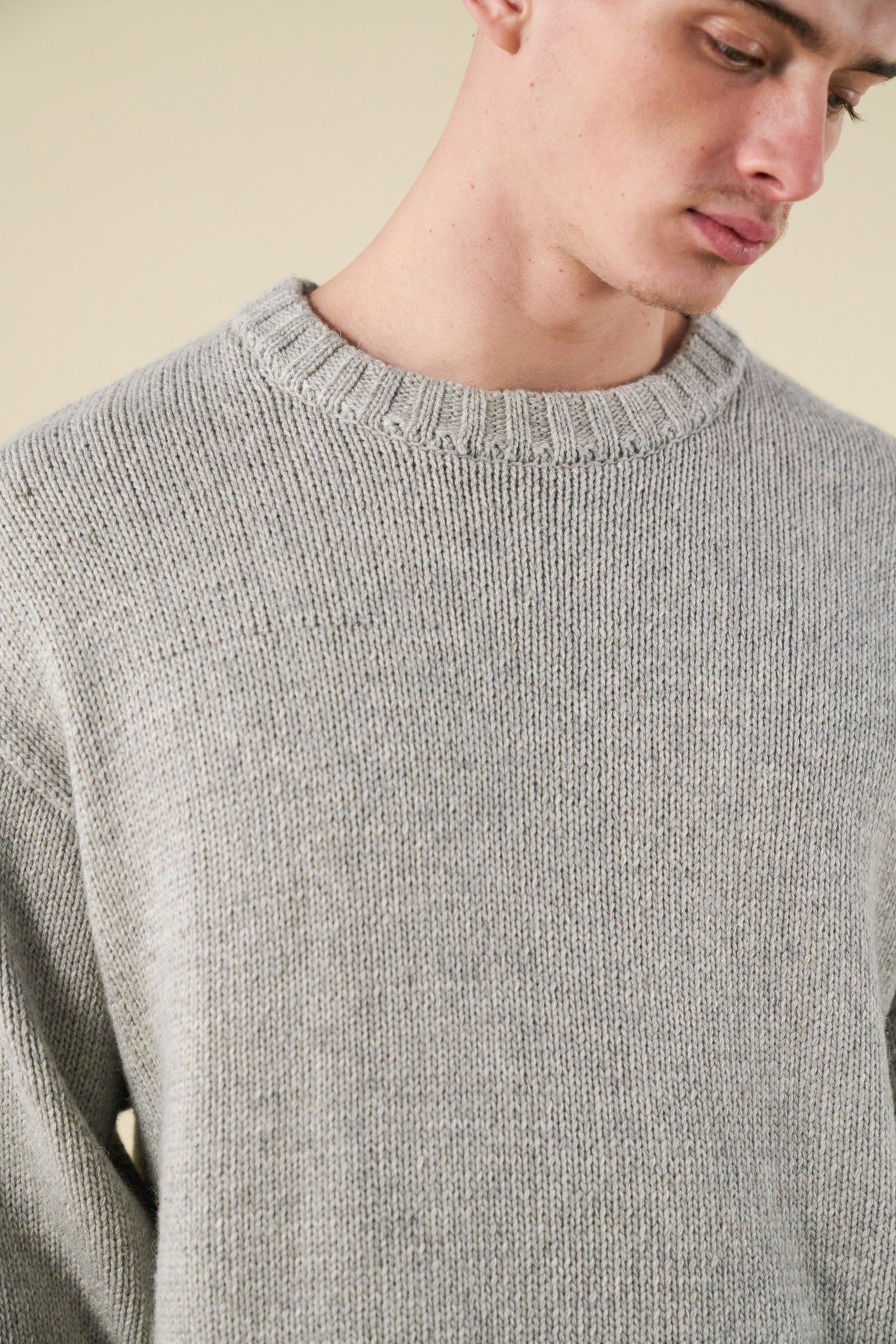 SIGNATURE INTARSIA KNIT SWEATER - GREY