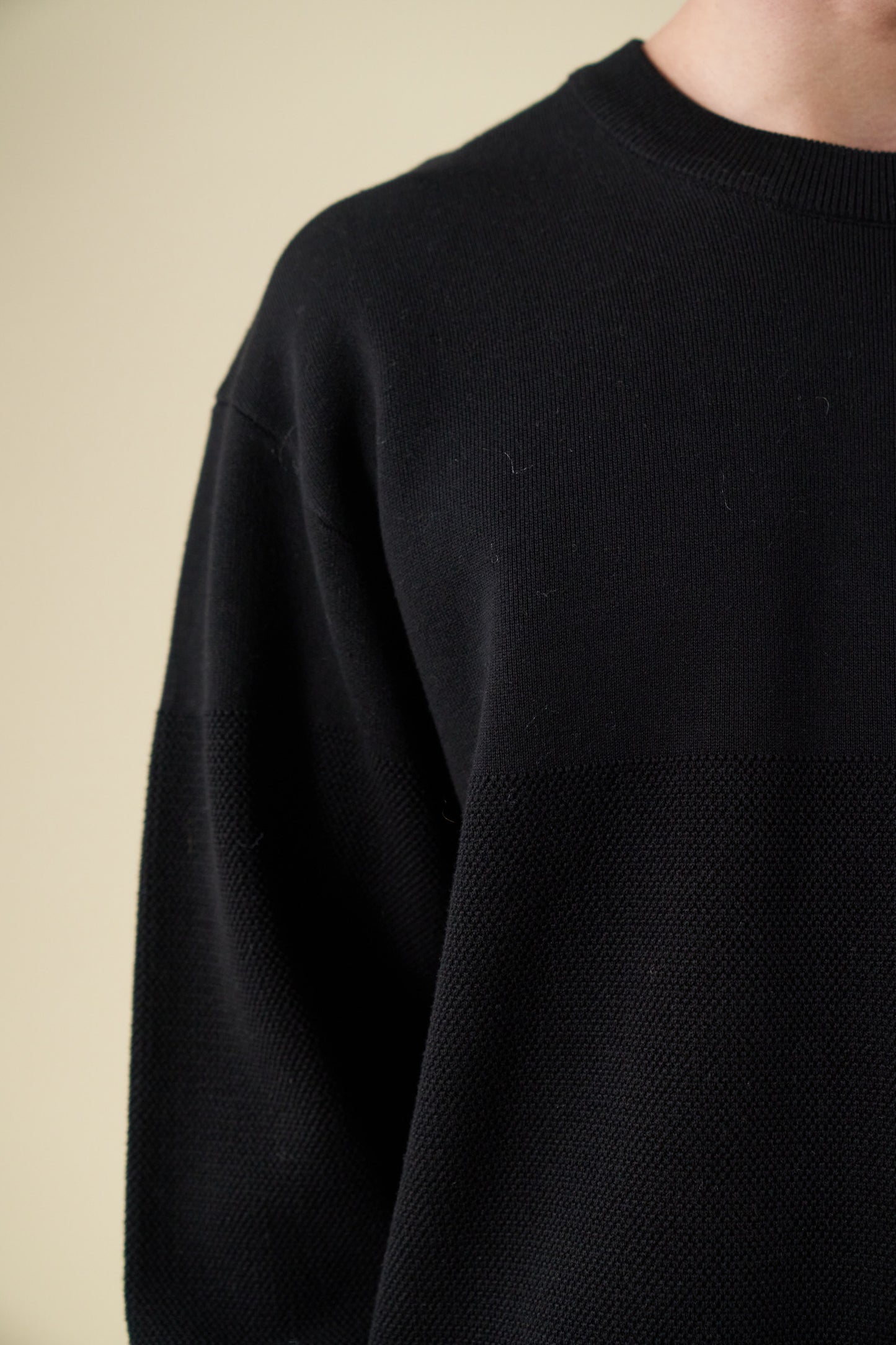 CREST PANEL KNIT SWEATER - BLACK