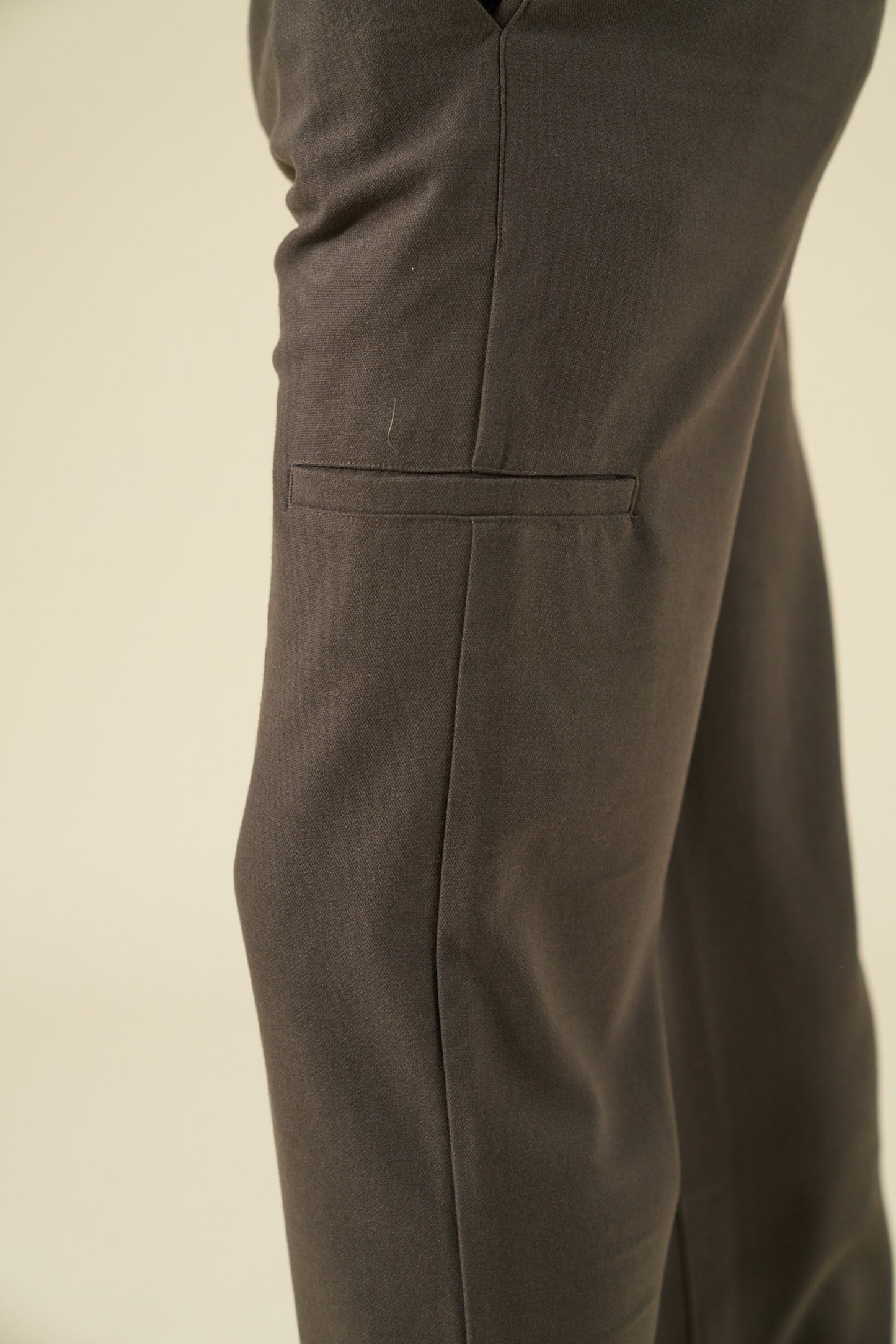 TAPERED CASUAL TROUSER  - BROWN