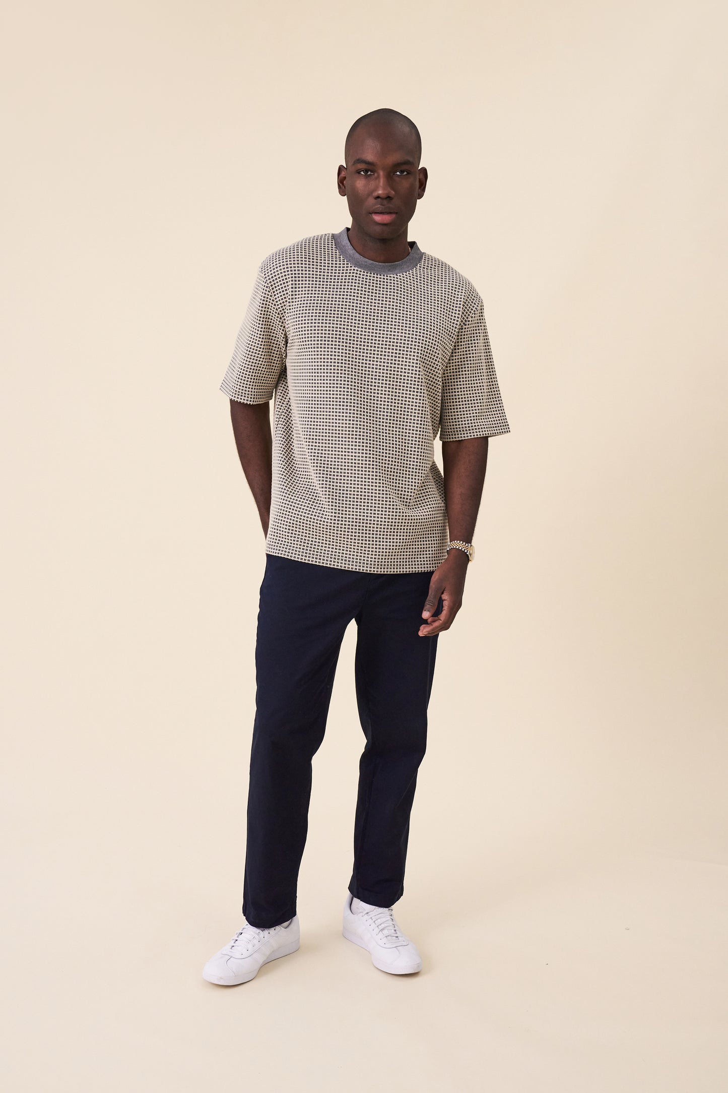 RAISED SQUARE JACQUARD TEE - GREY