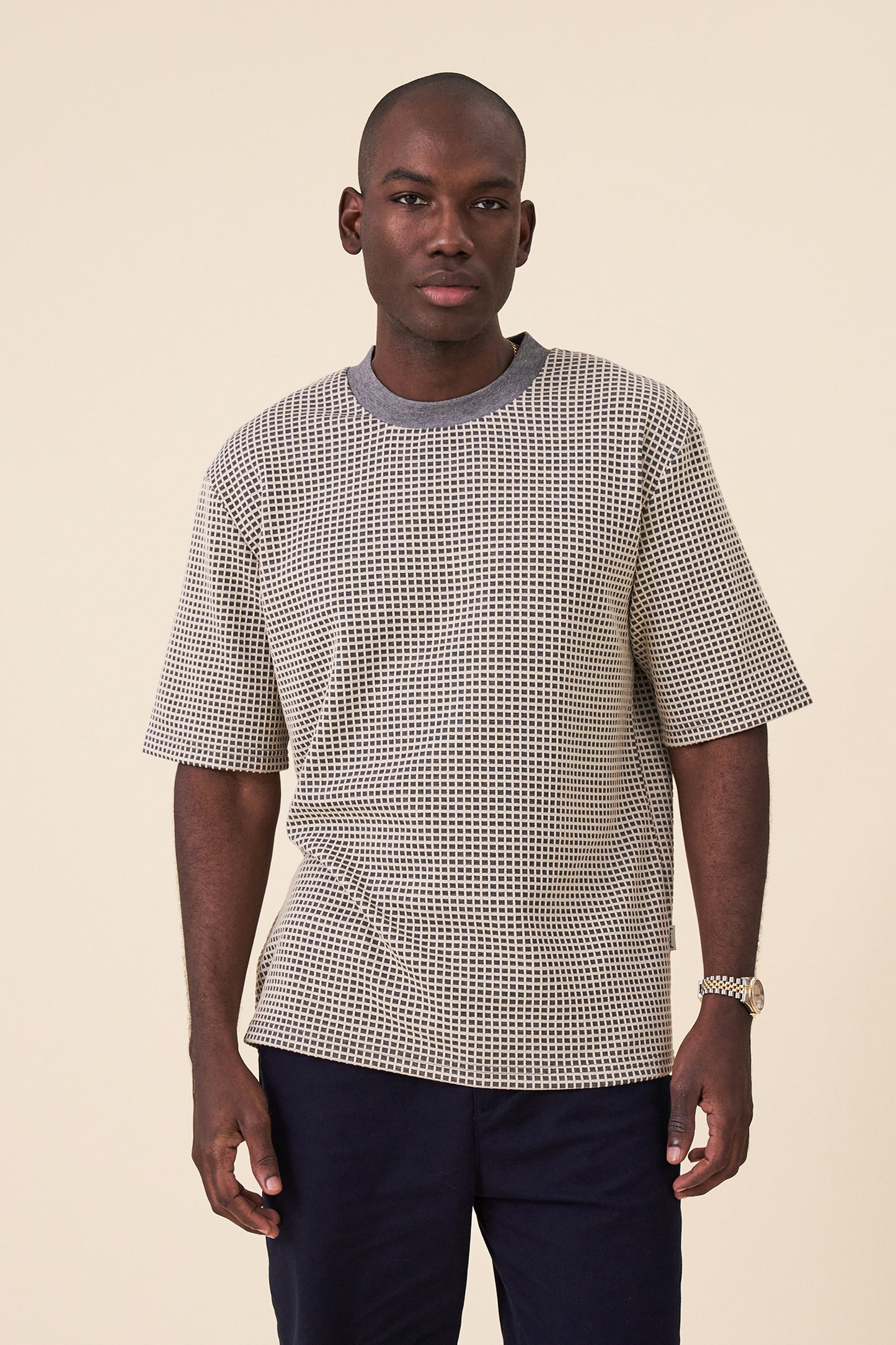 RAISED SQUARE JACQUARD TEE - GREY
