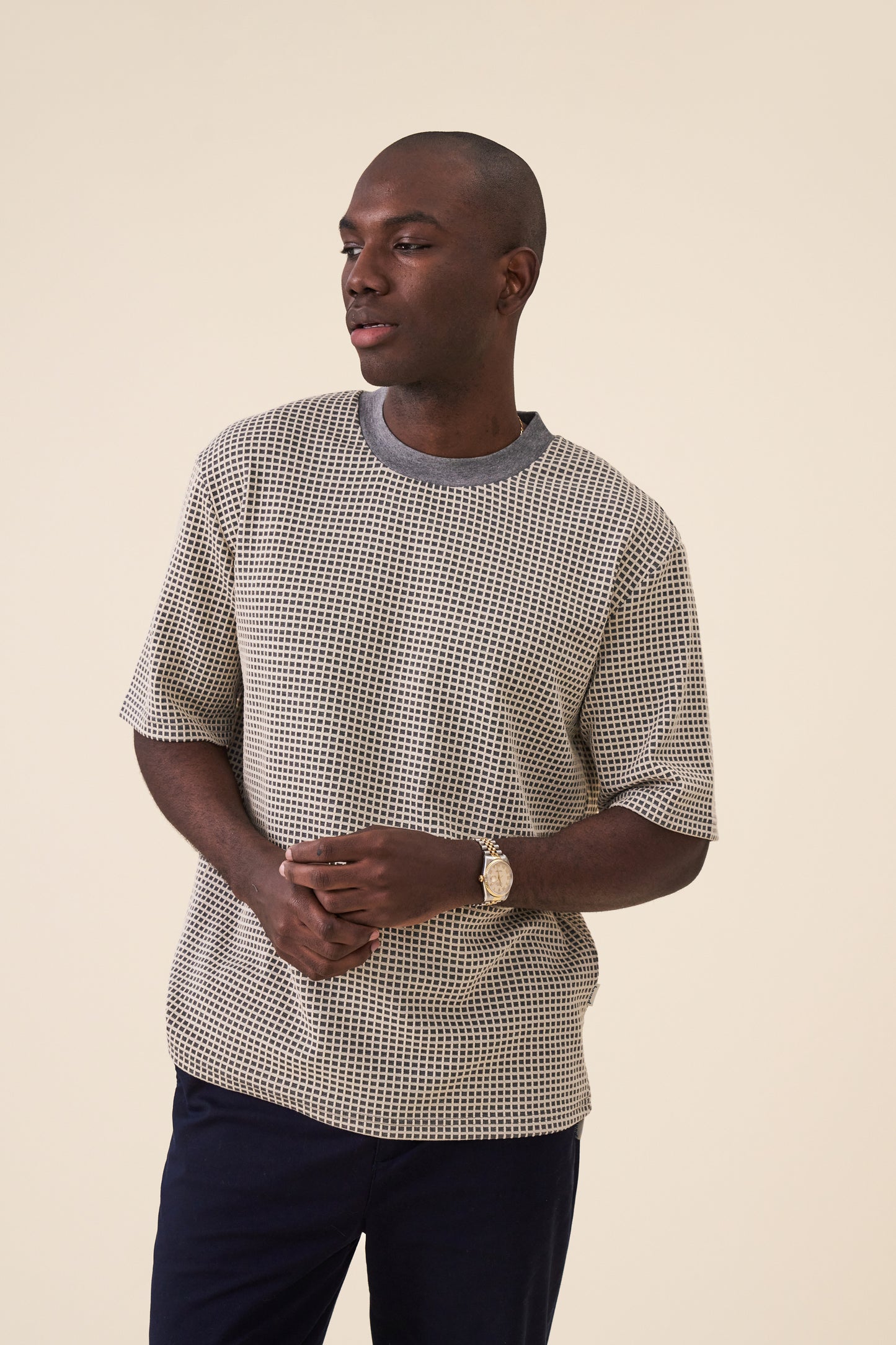 RAISED SQUARE JACQUARD TEE - GREY