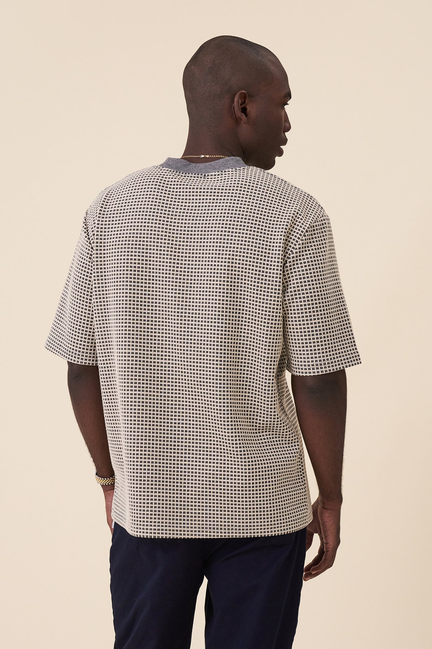 RAISED SQUARE JACQUARD TEE - GREY