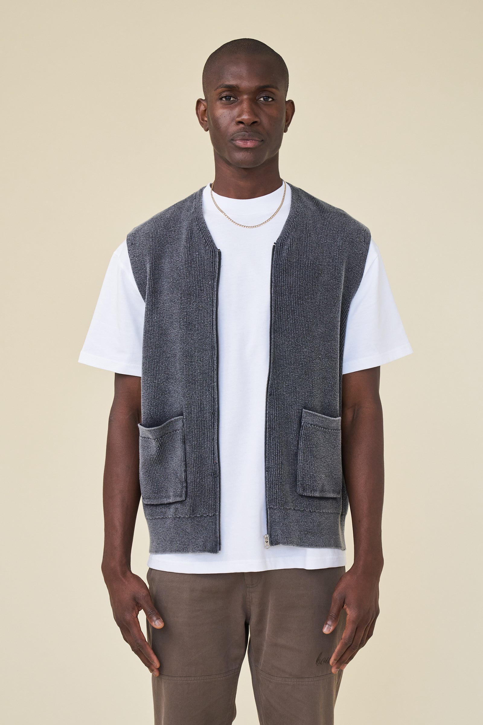 【新品】compact knit vest charcoal CHARCOAL ACID WASH KNIT VEST – bound