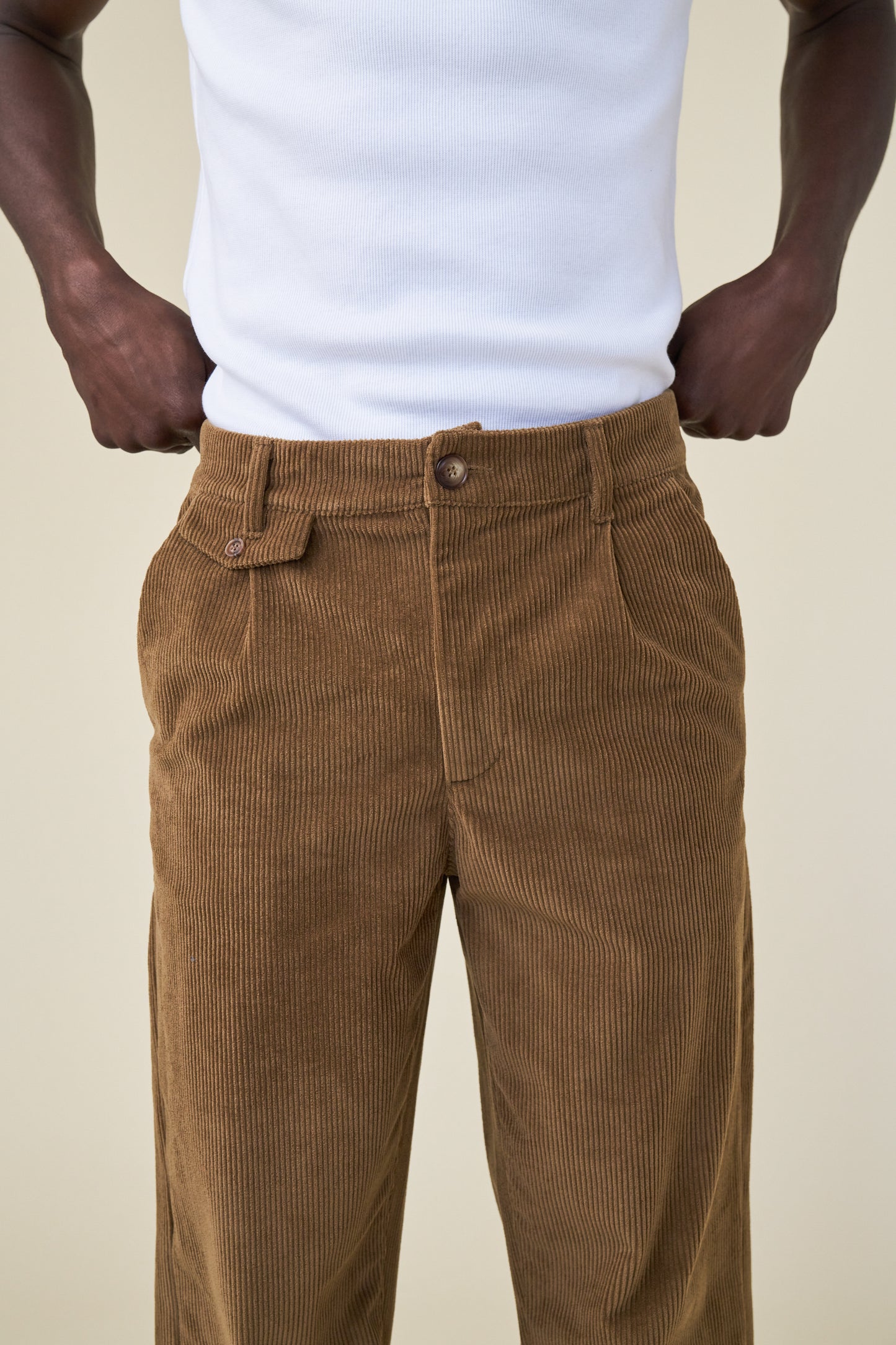 RELAXED CORDUROY TROUSER - PECAN BROWN