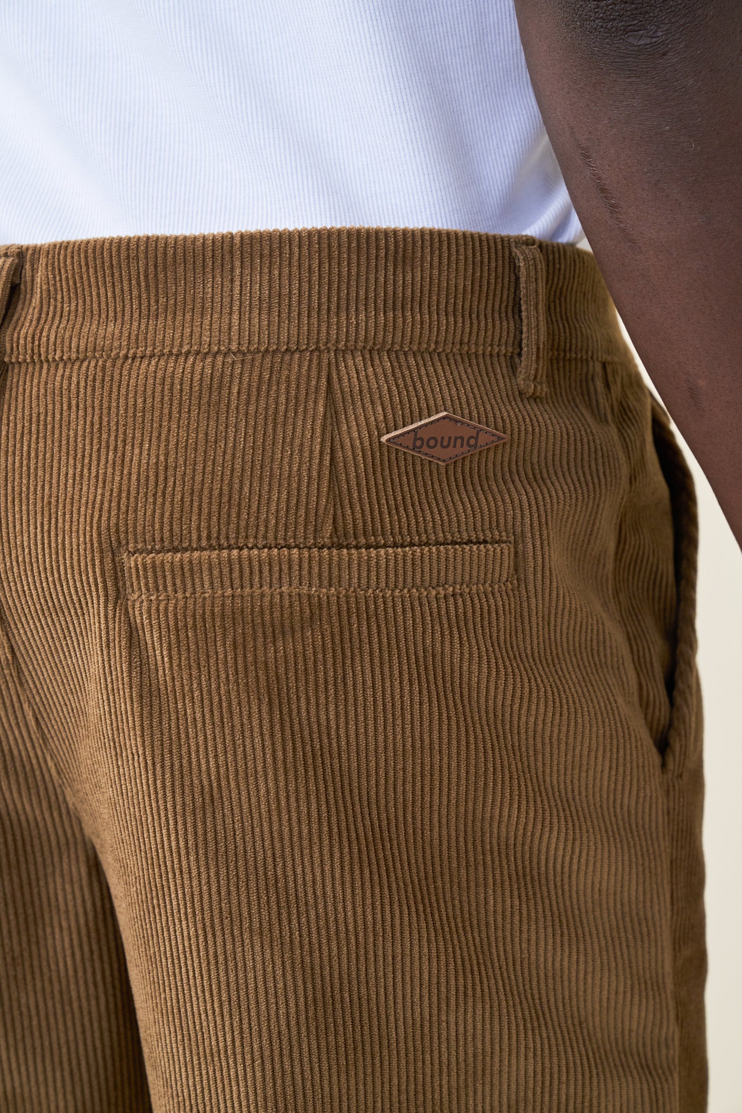 RELAXED CORDUROY TROUSER - PECAN BROWN