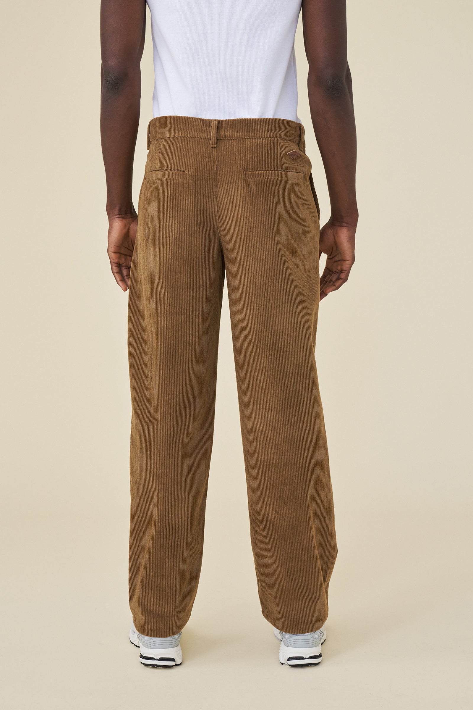 RELAXED CORDUROY TROUSER - PECAN BROWN – bound