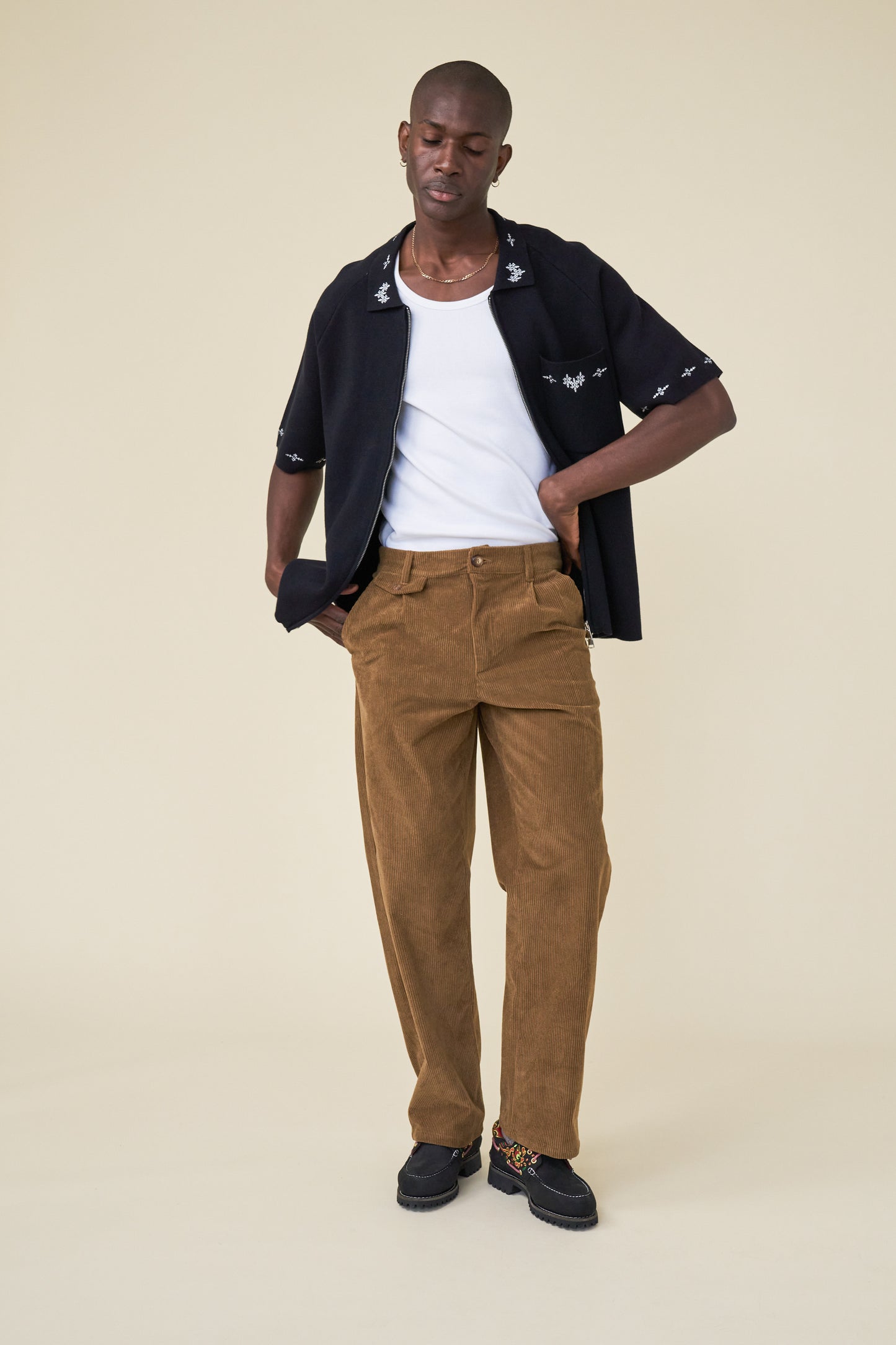 RELAXED CORDUROY TROUSER - PECAN BROWN