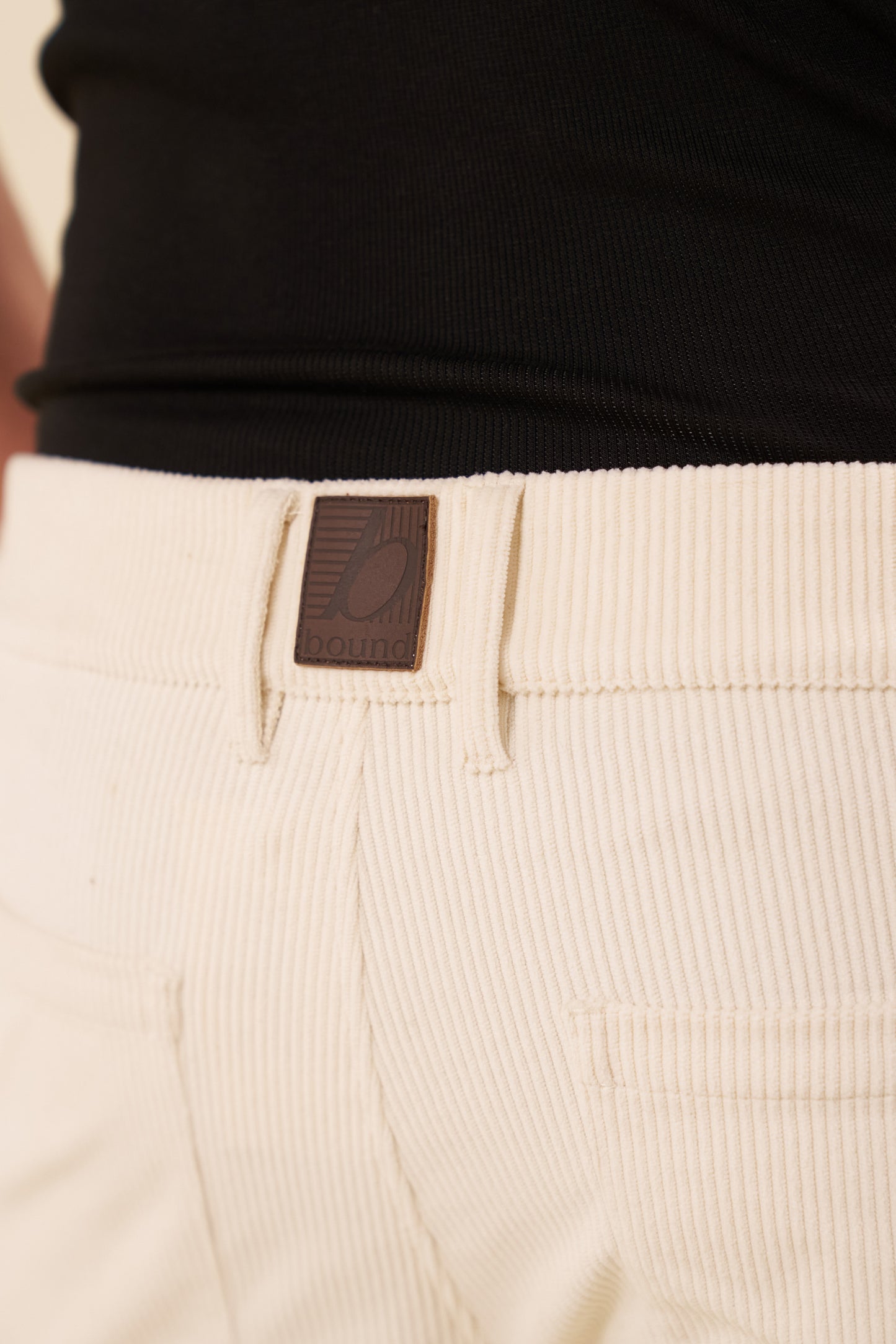 CORD CARPENTER SHORTS - BARLEY CREAM