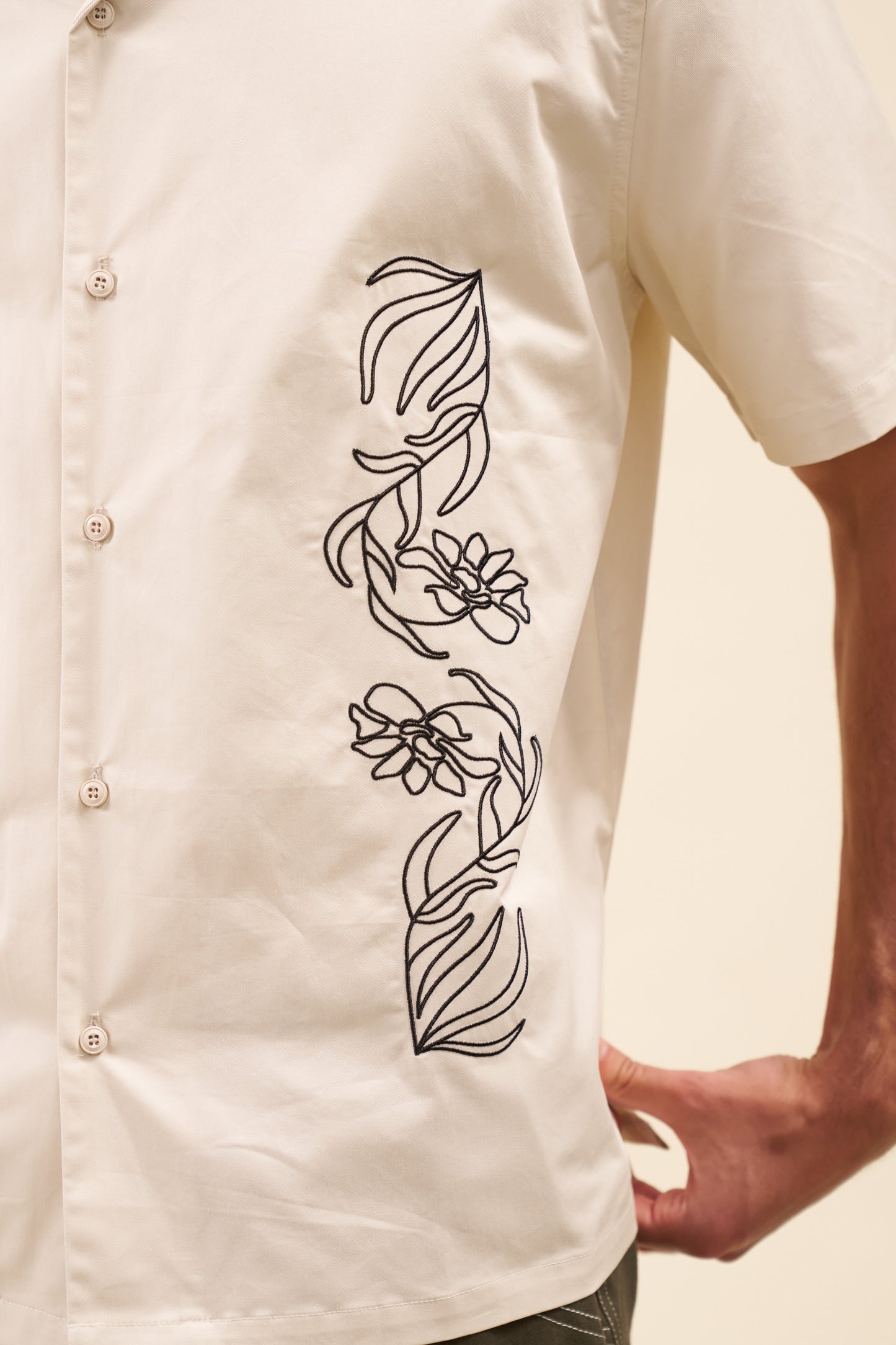 FLORAL EMBROIDERED SHIRT - ECRU