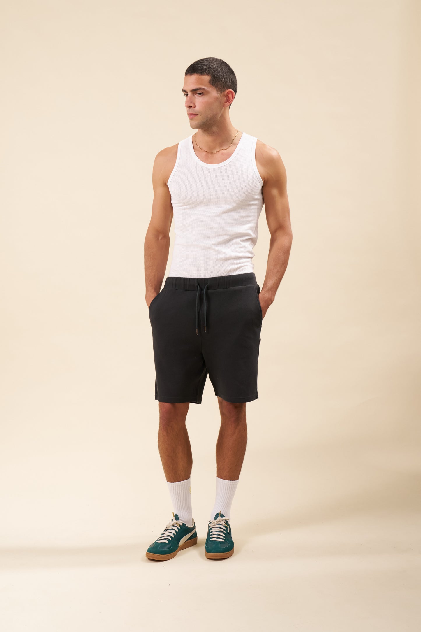 PIQUE WAFFLE SHORTS - BLACK
