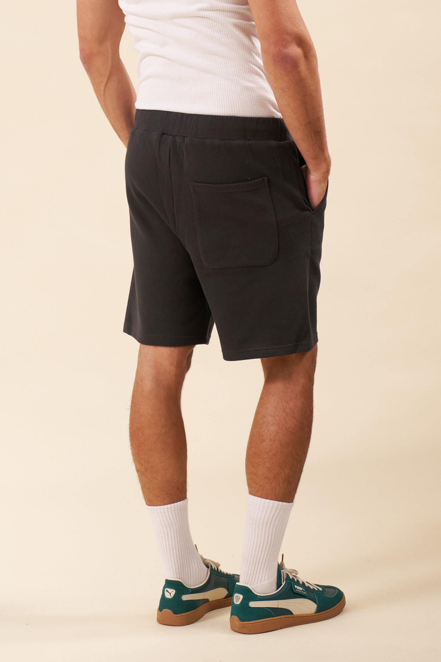 PIQUE WAFFLE SHORTS - BLACK