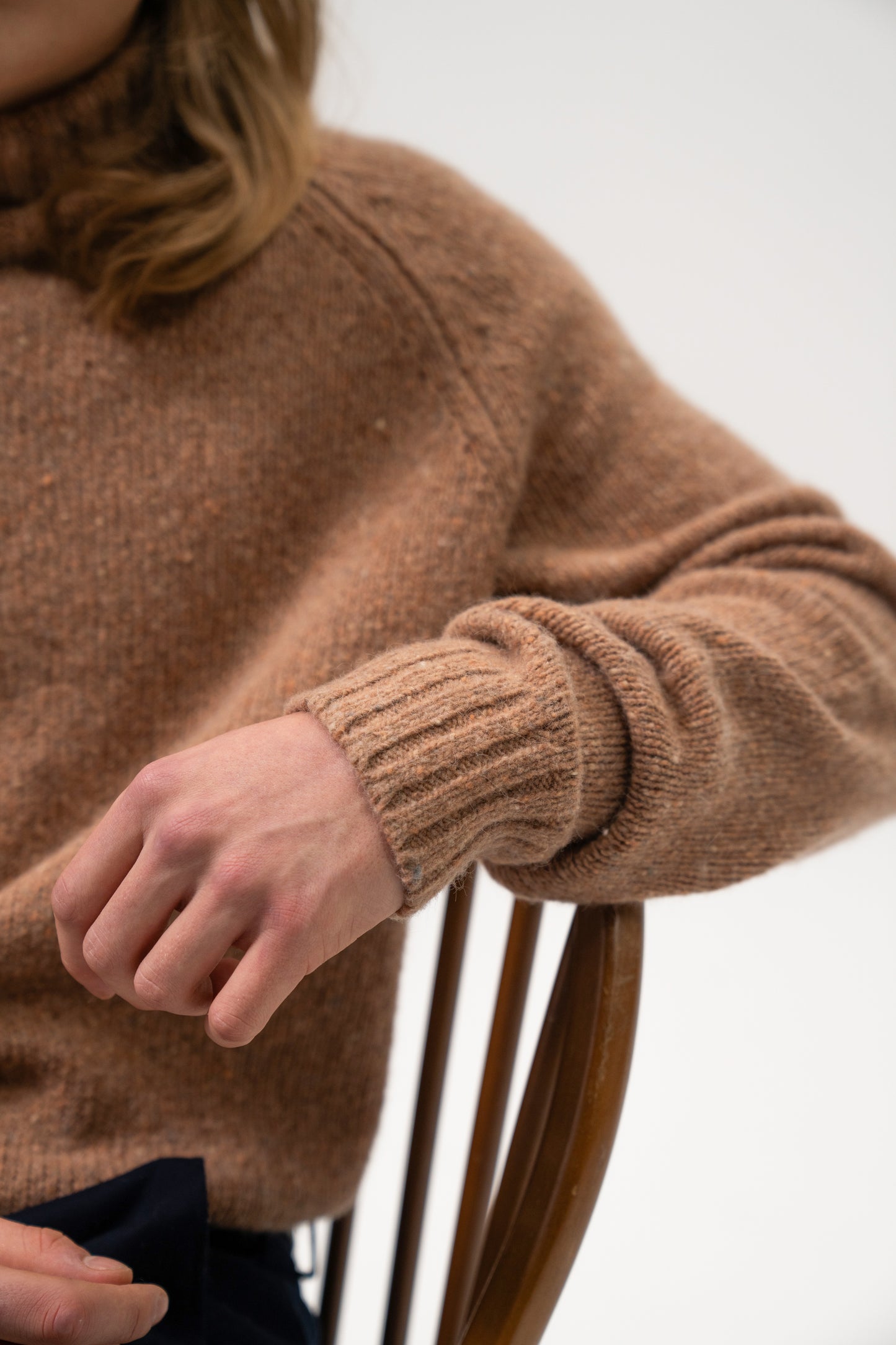 RUST FLECK ROLL NECK