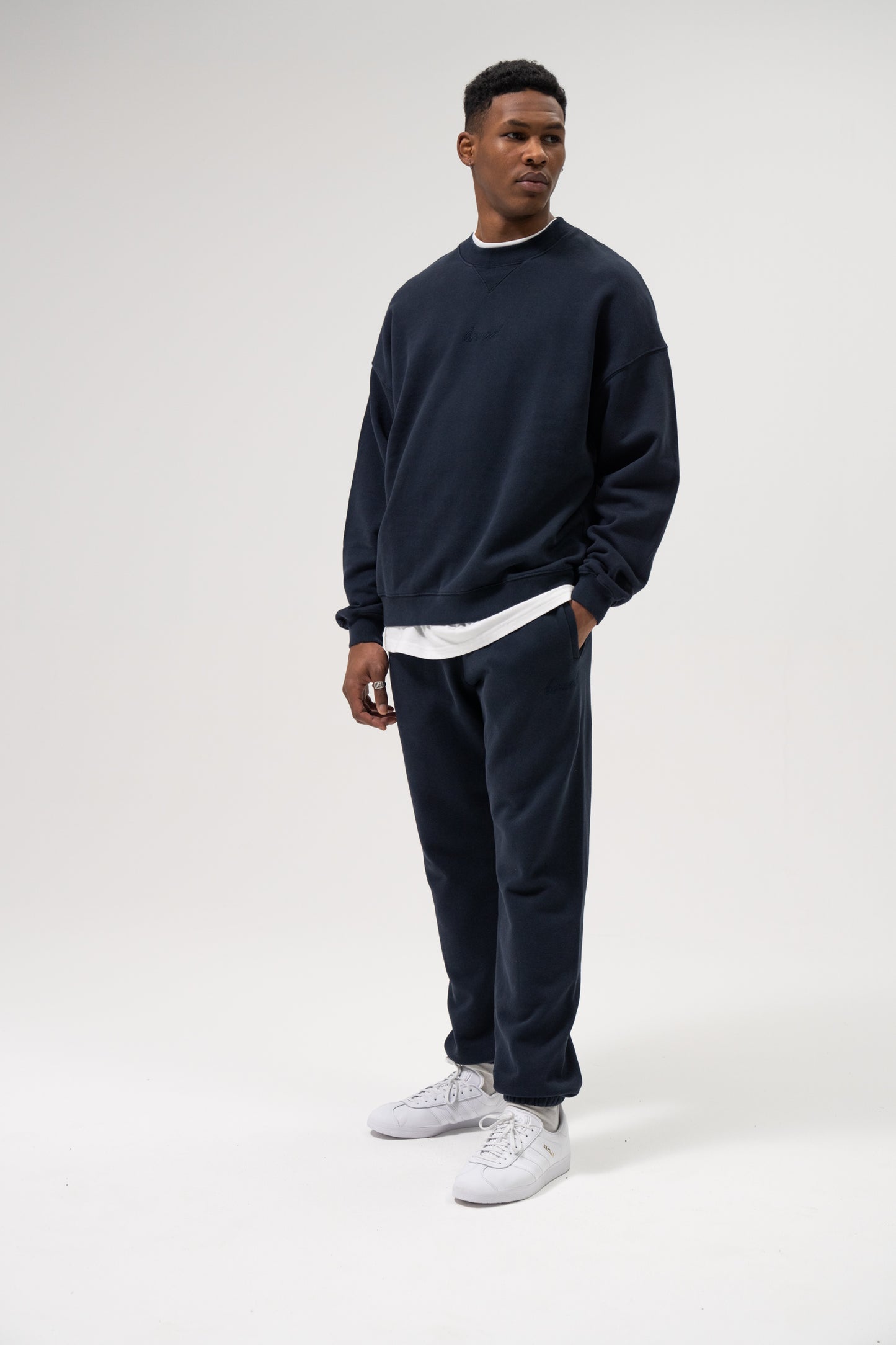 SUSTAIN NAVY SWEATER