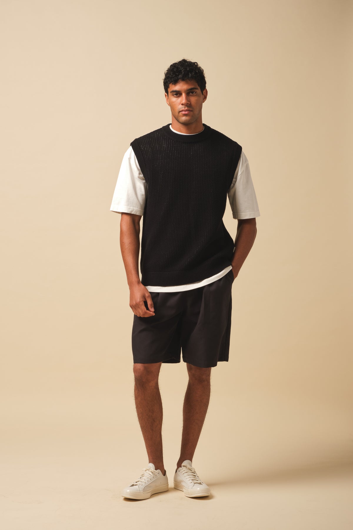 CROCHET KNIT VEST - BLACK