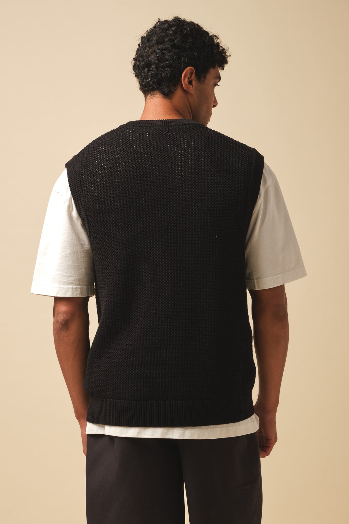 CROCHET KNIT VEST - BLACK