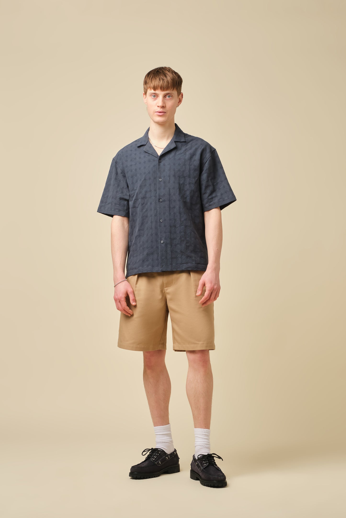 WIDE PLEATED SHORTS - CAMEL