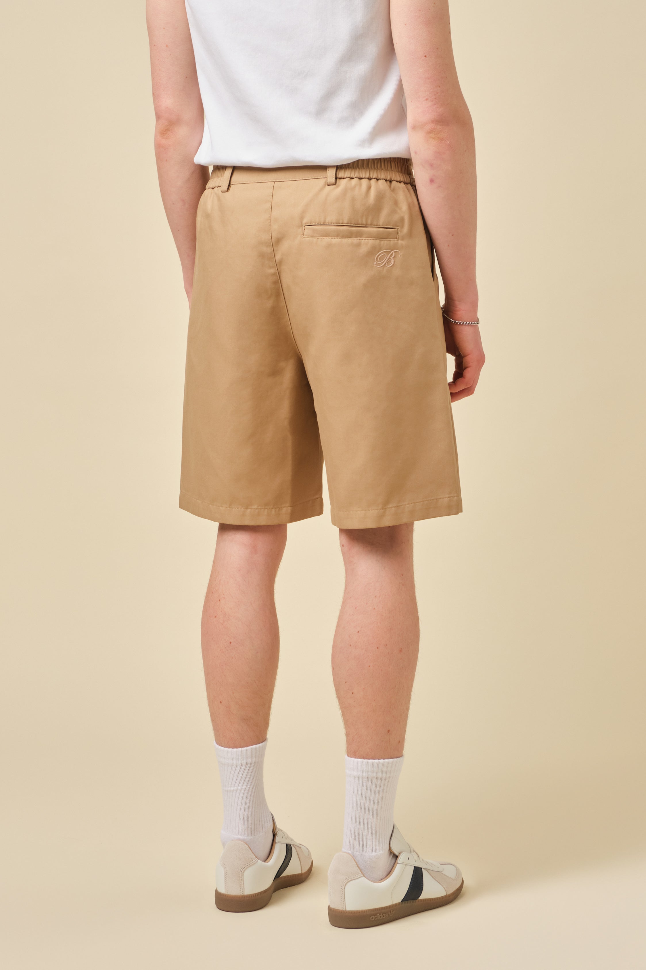 WIDE PLEATED SHORTS - CAMEL – bound