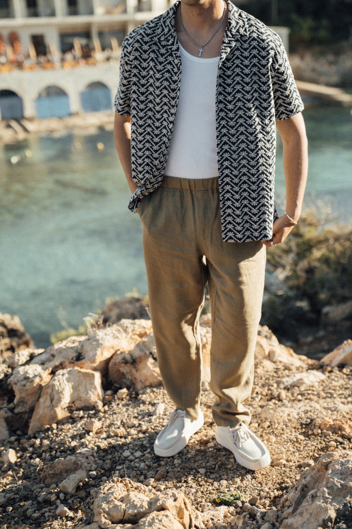 RELAXED LINEN TROUSERS - ARMY GREEN