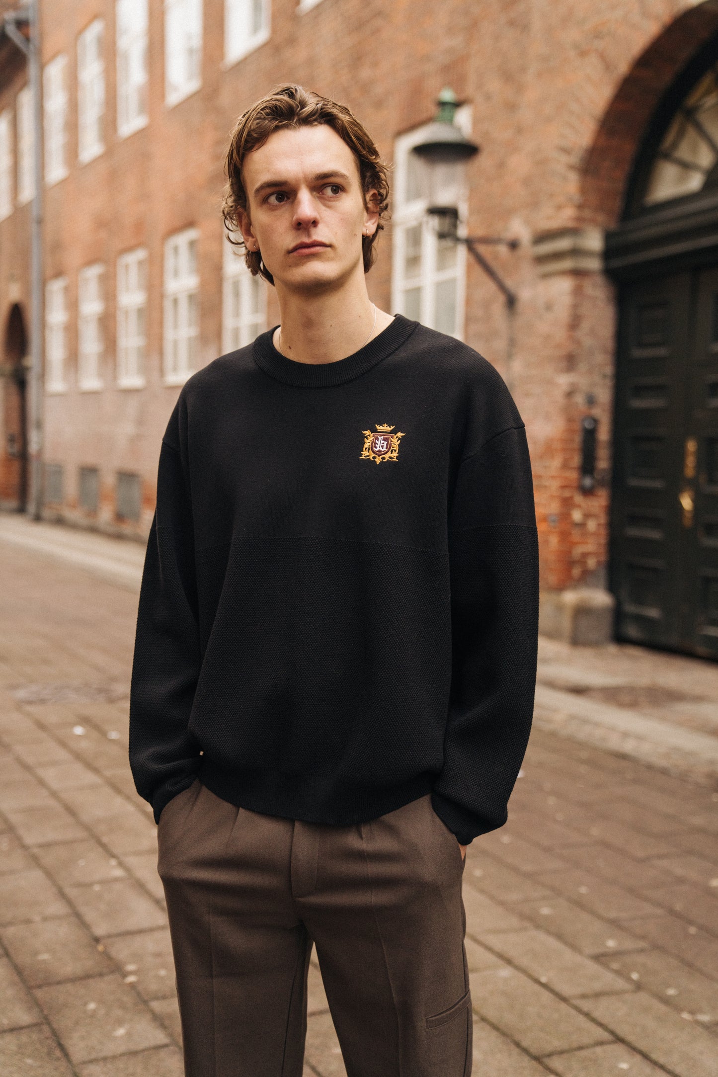 CREST PANEL KNIT SWEATER - BLACK