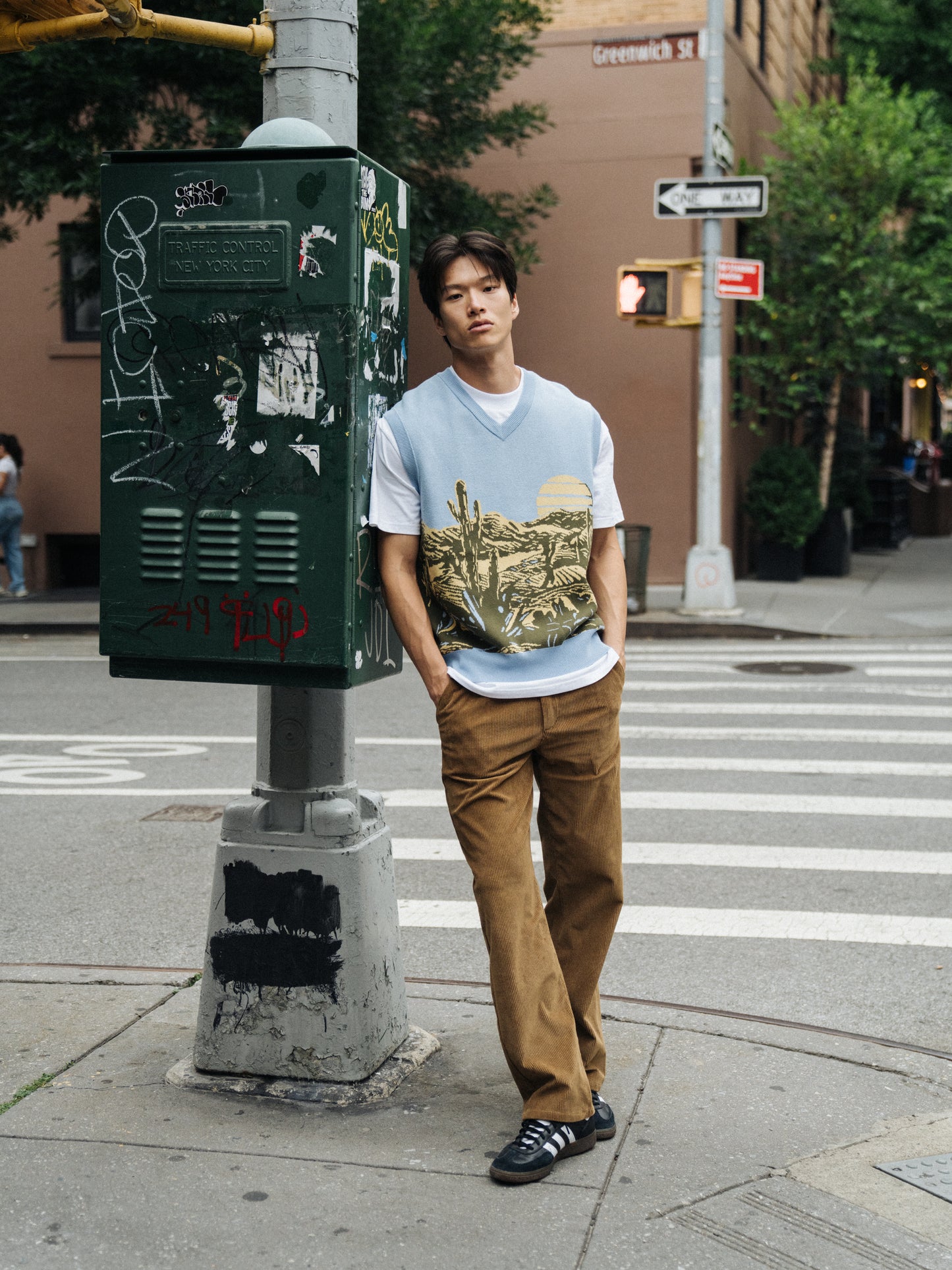 RELAXED CORDUROY TROUSER - PECAN BROWN