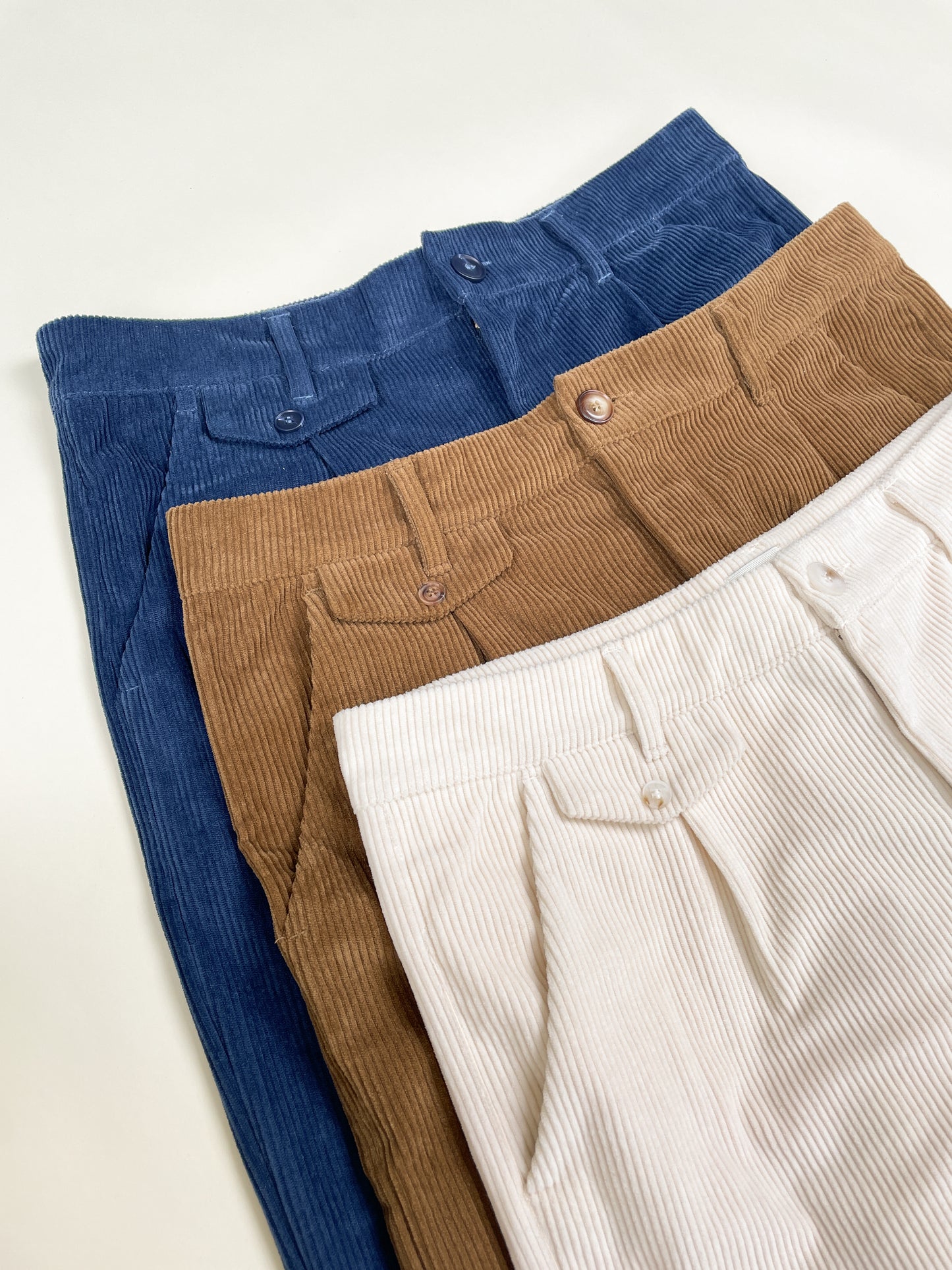 RELAXED CORDUROY TROUSER - PECAN BROWN