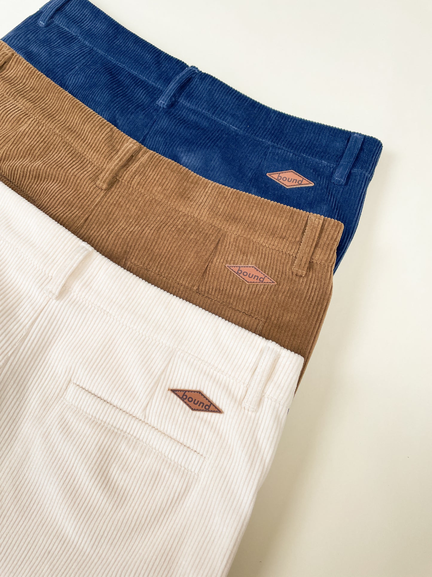 RELAXED CORDUROY TROUSER - LIGHT CREAM