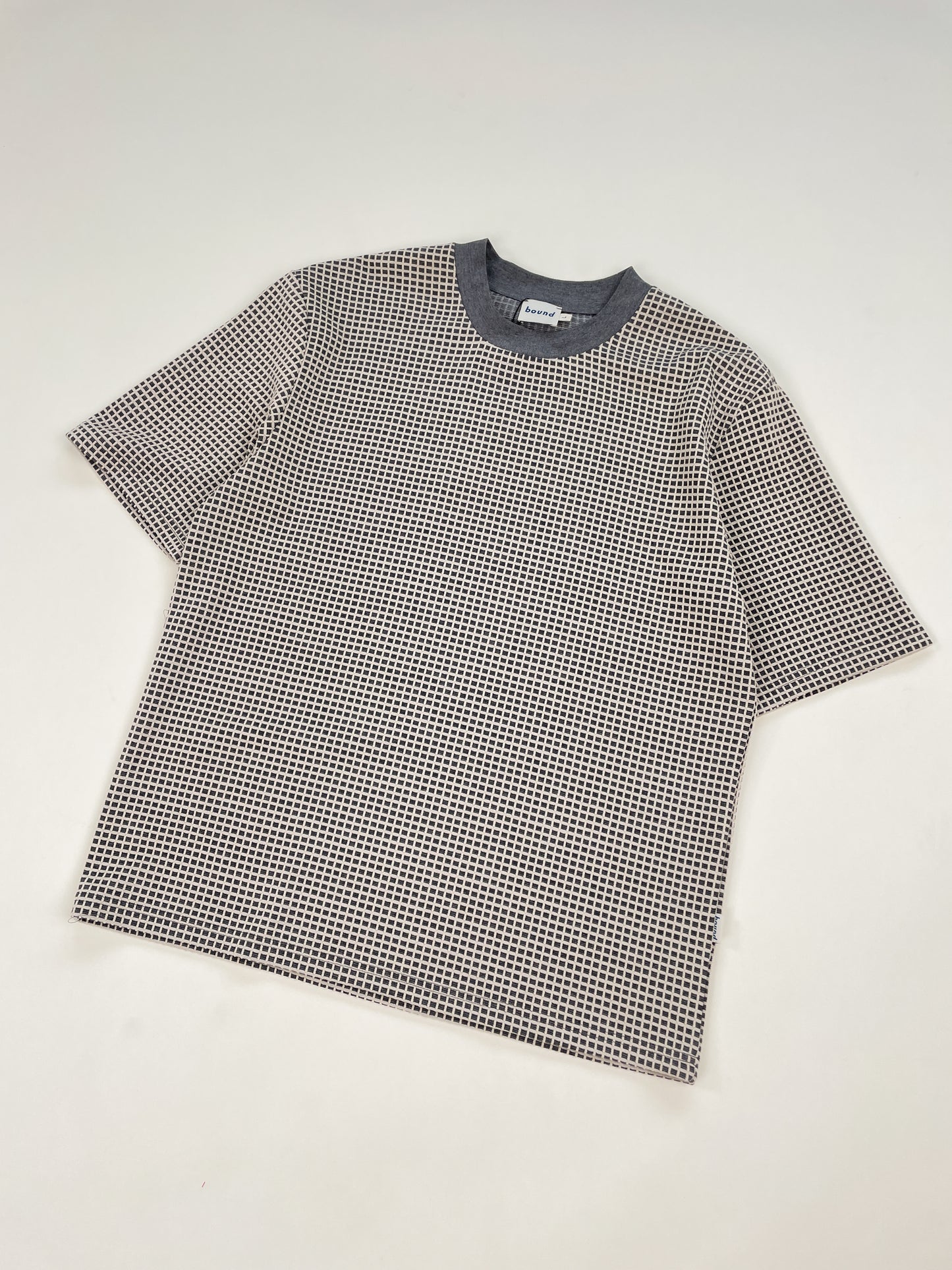 RAISED SQUARE JACQUARD TEE - GREY