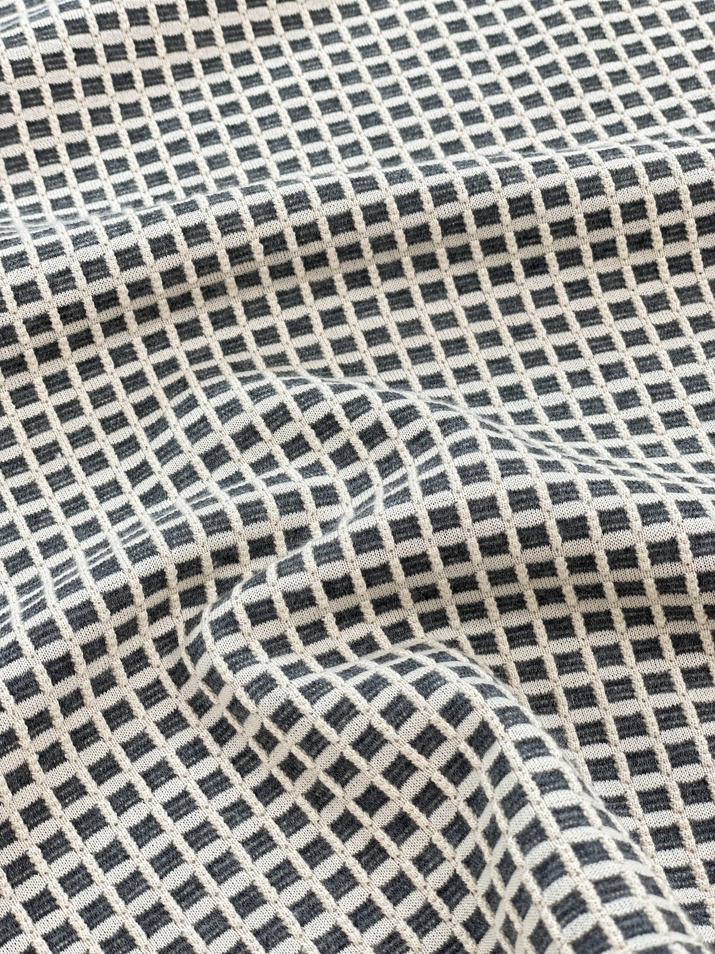 RAISED SQUARE JACQUARD TEE - GREY