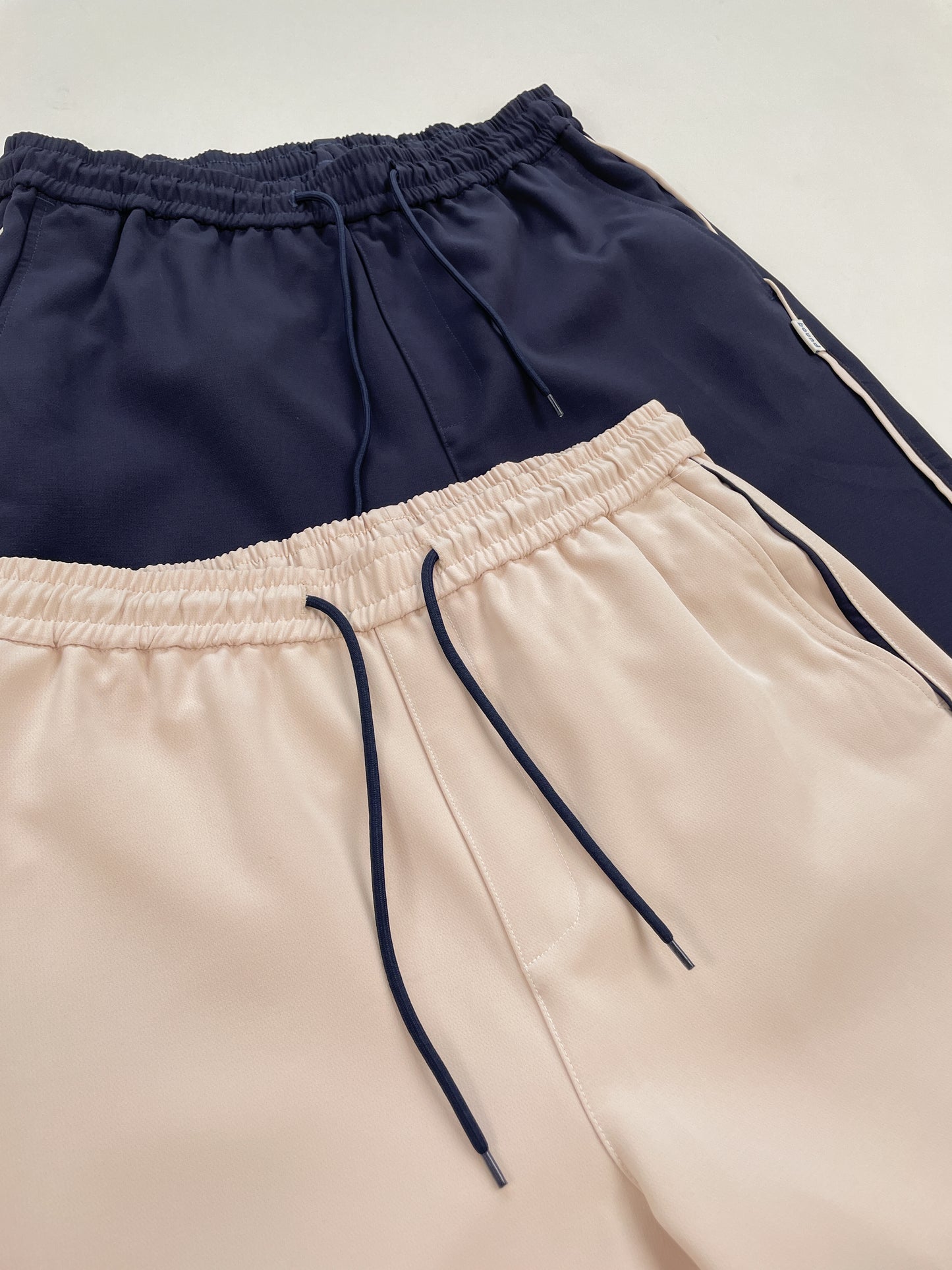 STRIPE TRACK SHORTS - BEIGE / NAVY