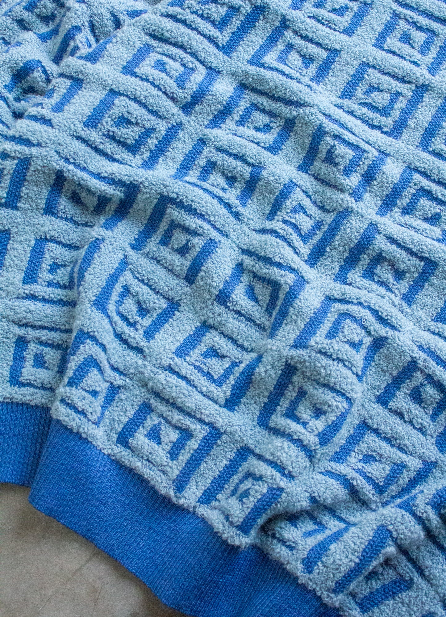AZTEC TILE LOOSE KNIT SWEATER - BLUE
