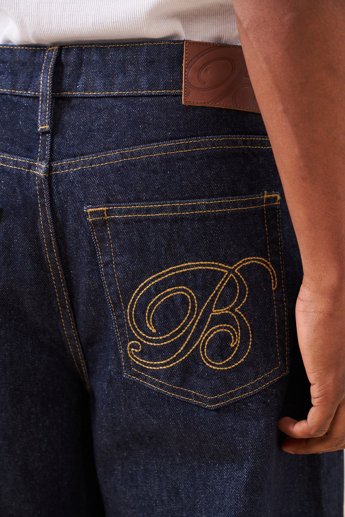 SIGNATURE BARREL LEG DENIM JEAN - RAW INDIGO