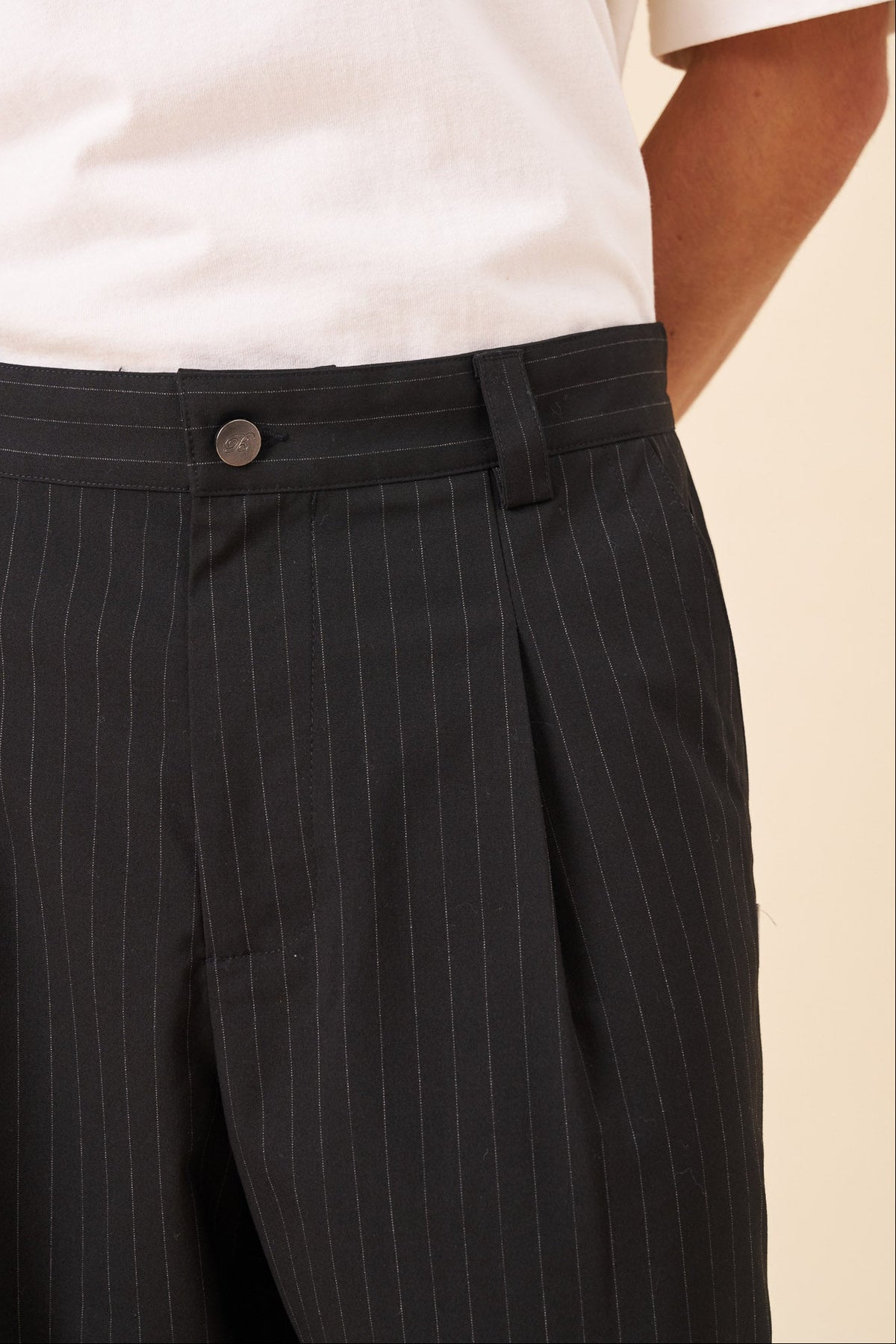 PIN STRIPE RELAXED PLEATED TROUSERS - BLACK