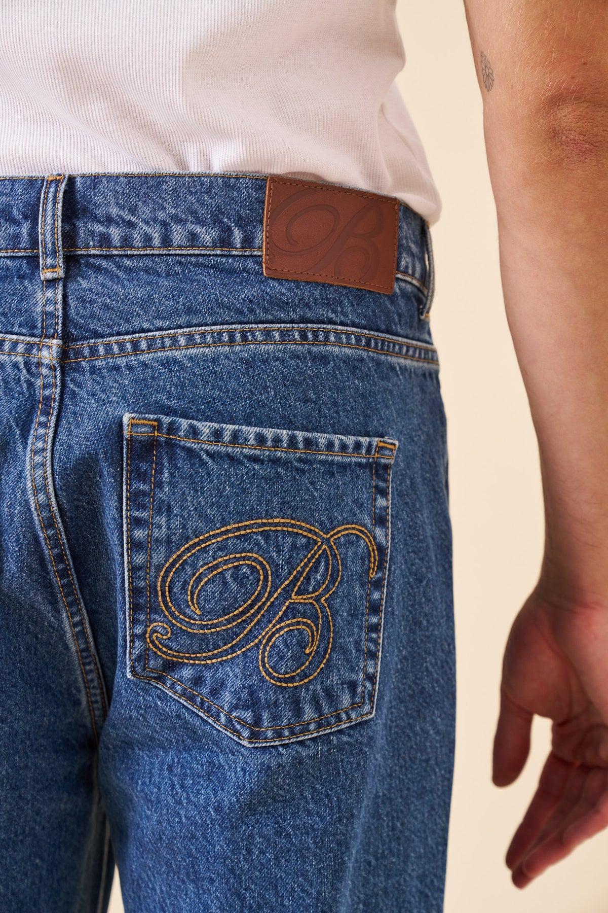 SIGNATURE WILLIAMSBURG DENIM JEAN - MID BLUE