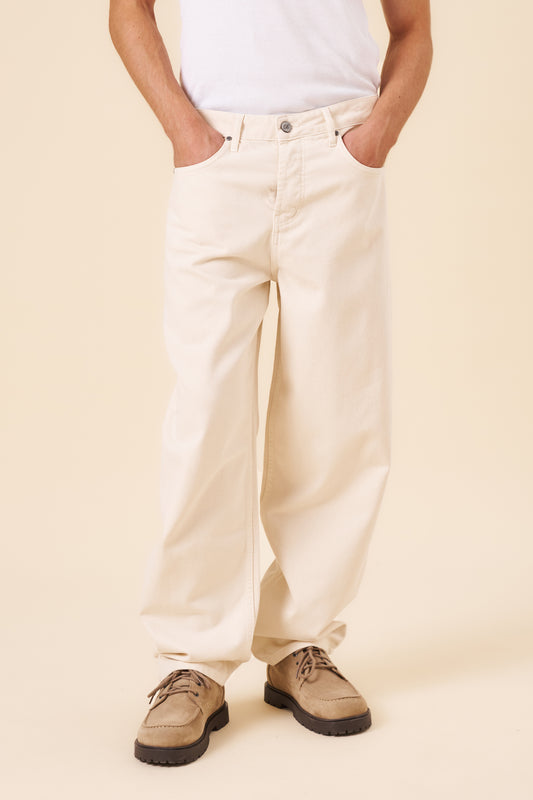 SIGNATURE BARREL LEG DENIM JEAN - ECRU