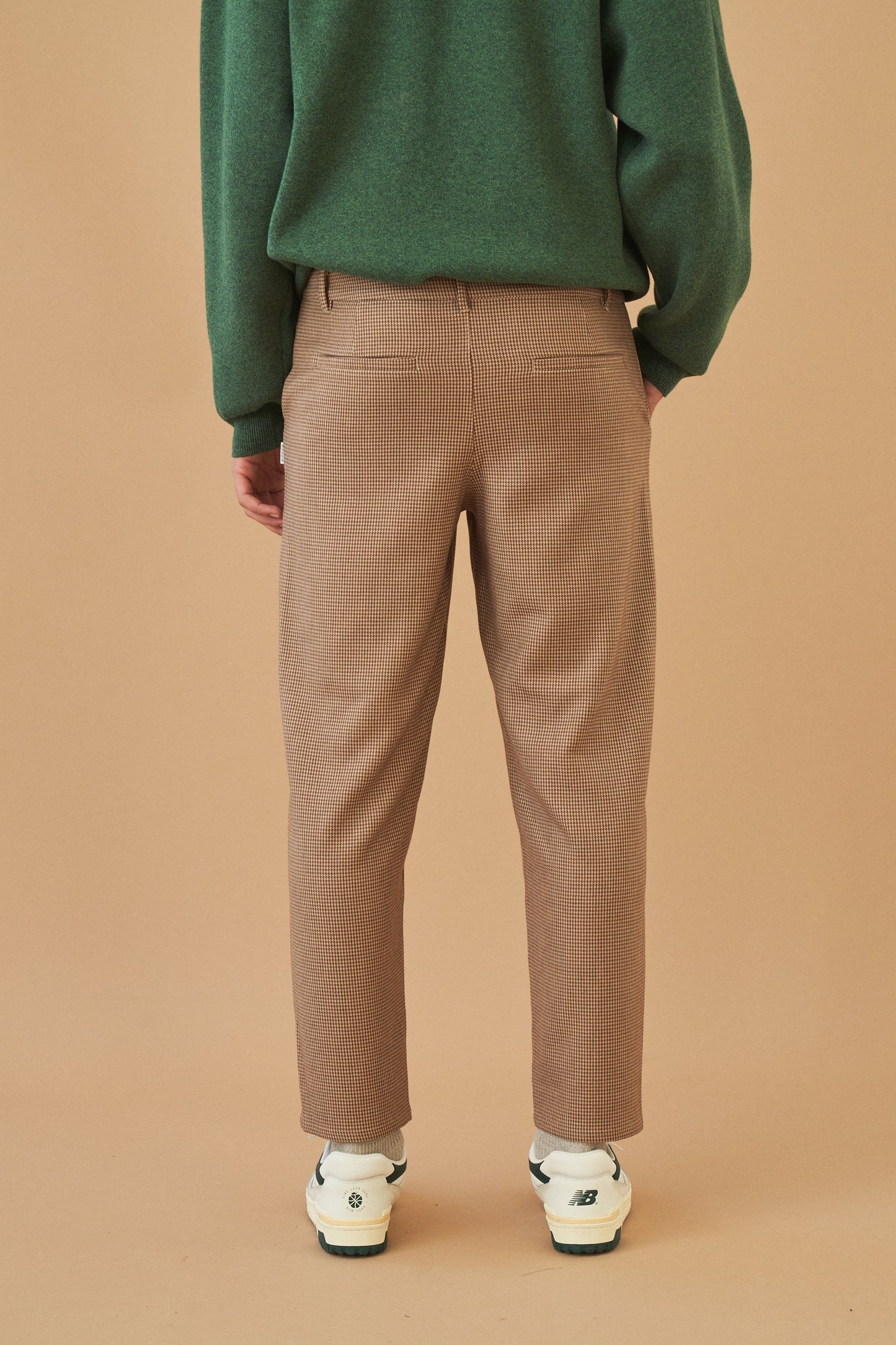 DOGTOOTH WOVEN CROPPED TROUSER - MOCHA